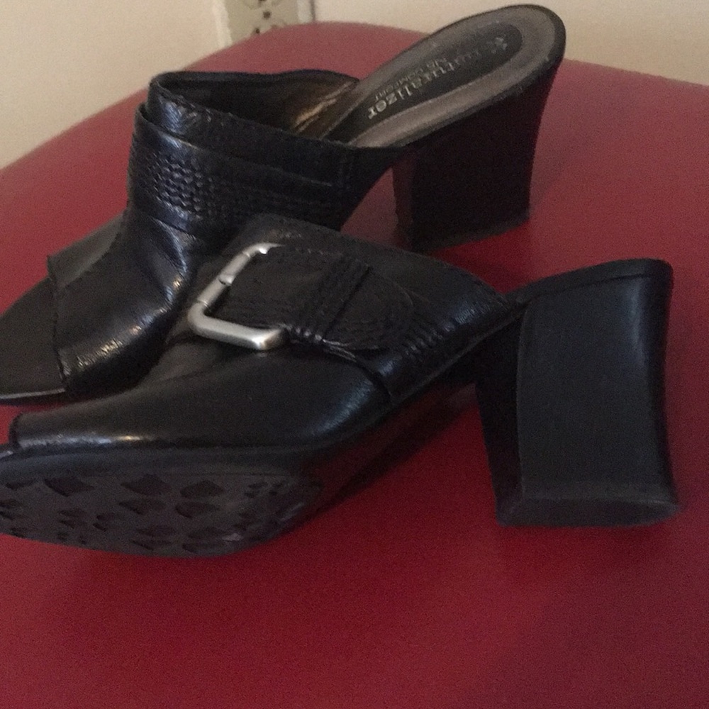 Sandals ✨ - Picture 2 of 3